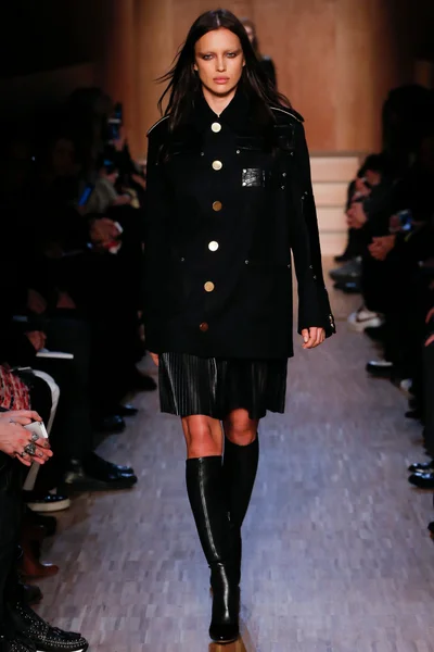 Look 32